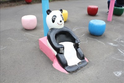 パンダのリクライニングベンチ