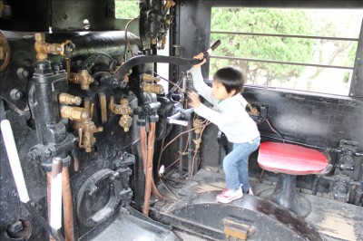 ガラクタ公園蒸気機関車の運転席
